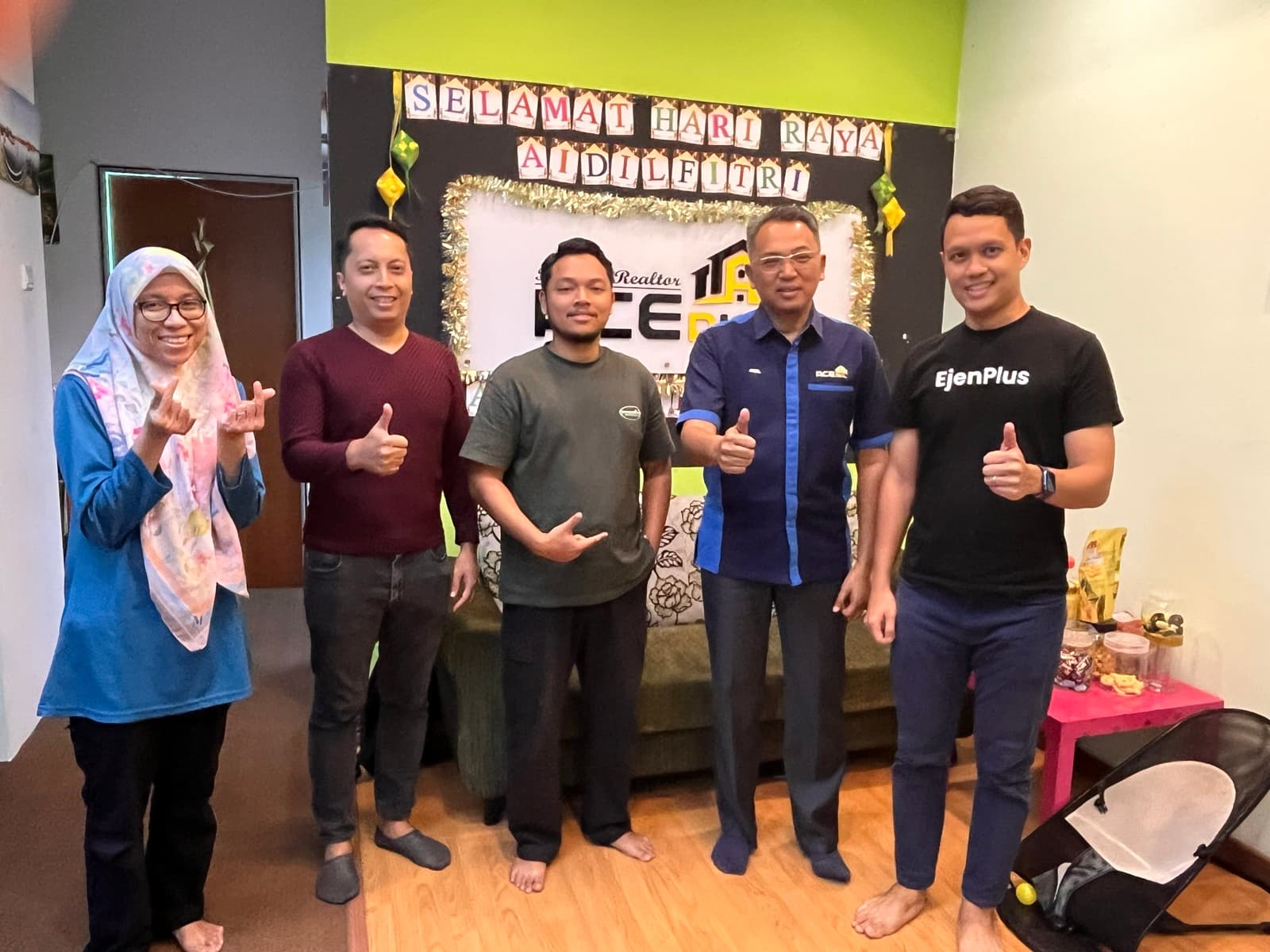 EjenPlus team with client