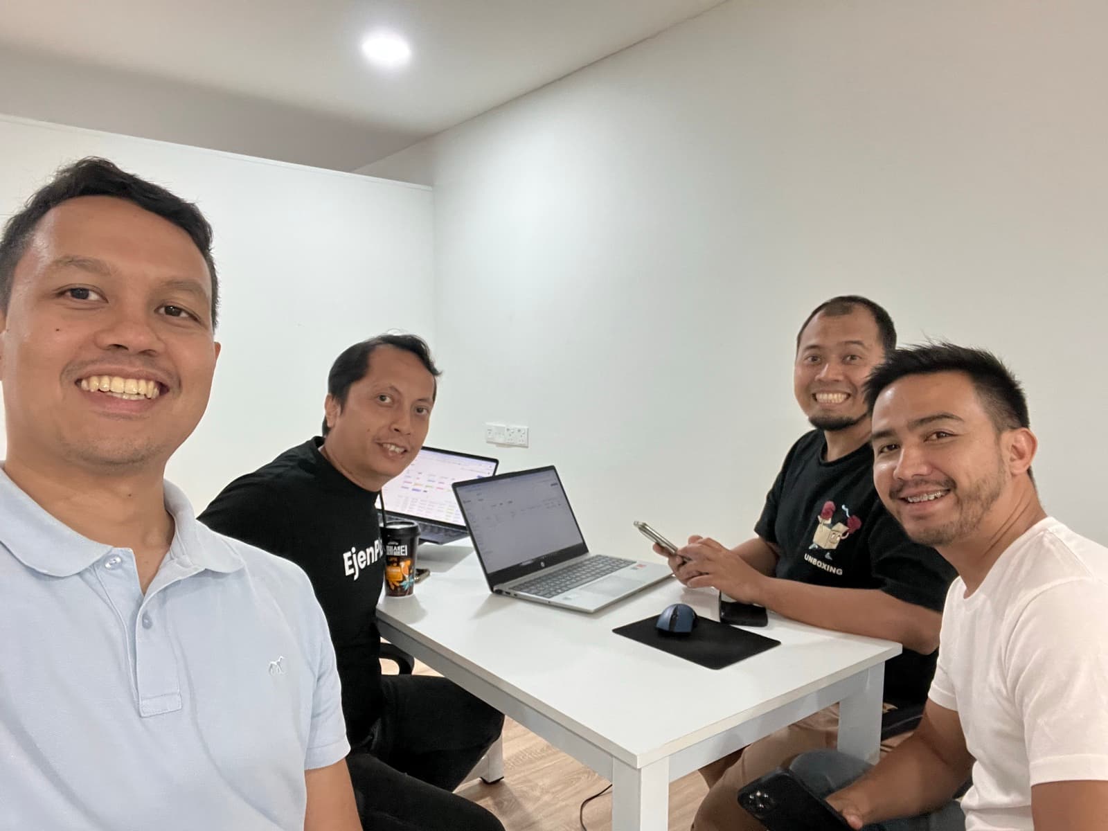 EjenPlus team with client