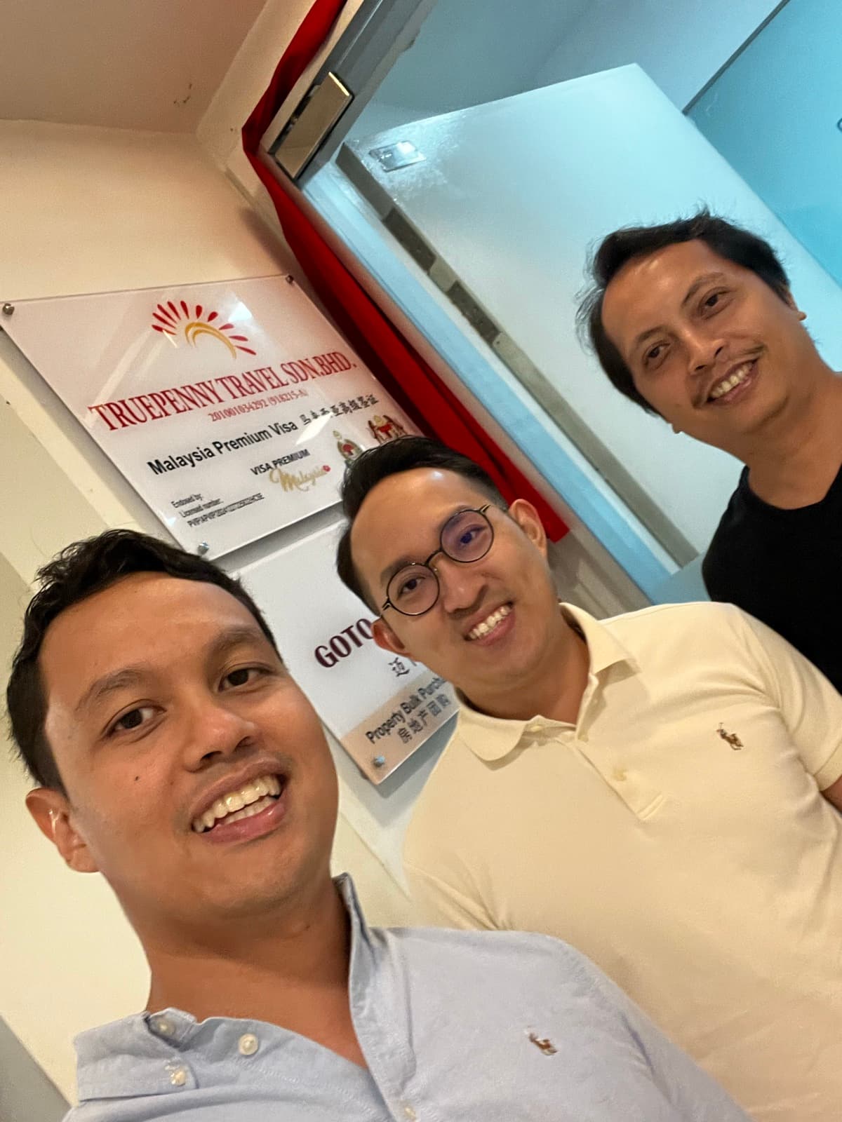 EjenPlus team with client