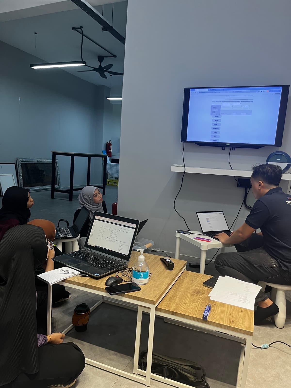 EjenPlus team with client