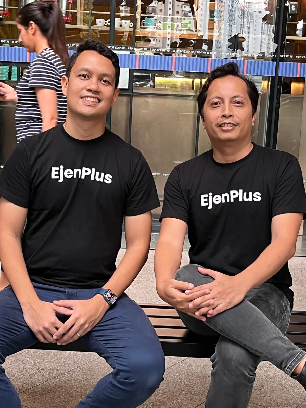 EjenPlus team with client